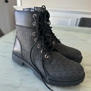 Brand New Michael Kors Alistair Bootie Women’s size 8